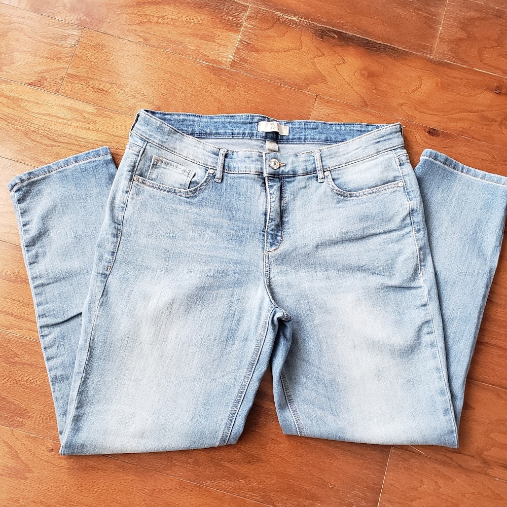 Light blue jeans with stretch